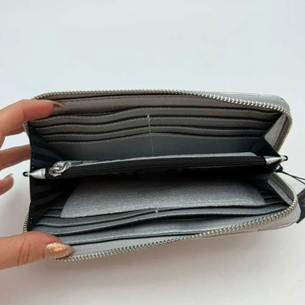 Victoria's Secret Silver Quilted Wallet‎ NWT Metallic Zip Around Wallet New - Picture 4 of 6